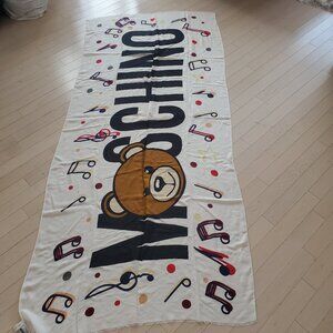 Moschino boutique! Wool blend Scarf , teddy bear Monogram